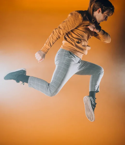 Young Dance Performer Practicing Contemporary Dance Jumping — Stock Photo, Image