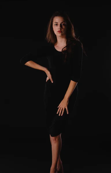Снимок Тела Стильной Женщины Позирующей Черных Каблуках Черной Юбке — стоковое фото