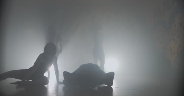 Grupp Multirasistiska Dansare Dansar Och Improviserar Sin Ateljé Slow Motion — Stockvideo