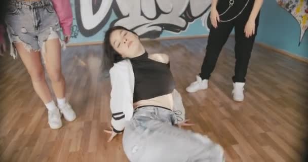 Hip Hop Tancerka Pracuje Jej Ruchy Taneczne — Wideo stockowe