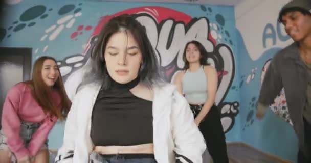 Hip Hop Dançarina Trabalhando Seus Movimentos Dança — Vídeo de Stock