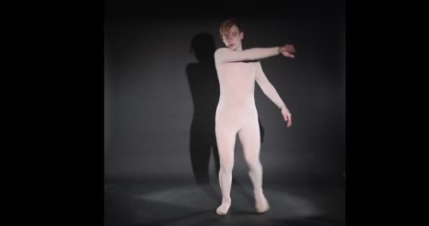 Male Dancer Having Fun Dancing While Having Impulsive Moves — Stock Video