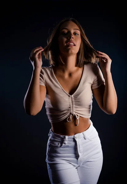 Mode Porträtt Sexig Vacker Blond Med Bra Figur Bär Jeans — Stockfoto