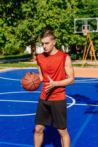 Basket Spelare Hoppa Skytte Och Spela Basket — Stockfoto