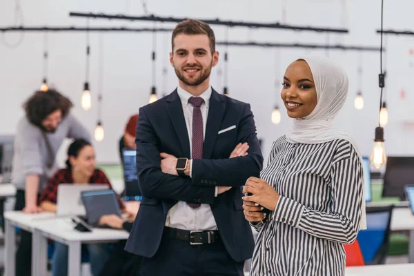 Retrato Empresario Formal Una Joven Mujer Negocios Afroamericana Posando Con —  Fotos de Stock