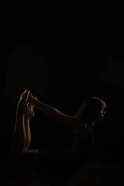 Ballerina Silhouette Sta Fissando Sua Perfetta Posa Balletto Terra — Foto Stock