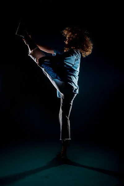 Jovem Artista Dança Durante Uma Prática Dança Estúdio — Fotografia de Stock