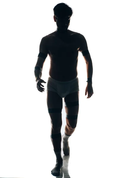 Ciało Mężczyzny Białym Męskim Spodniach Nad Jasnym Tłem Studiu Fotograficznym — Zdjęcie stockowe