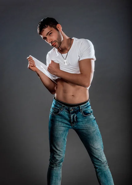 Foto Cuerpo Completo Atractivo Modelo Masculino Posando Ropa Estilo Moderno — Foto de Stock