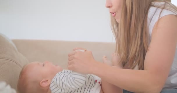 Beautiful Mother Trying Change Her Diaper While Talking Her — Stock Video