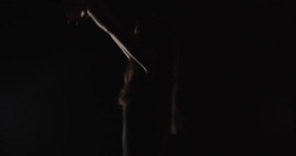 Mystery Ballerina Mädchen Tanzt Zeitgenössischen Tanz Dunkler Silhouette — Stockvideo