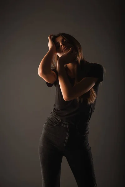 Young Beautiful Girl Posing Studio While Touching Her Face — Stock Photo, Image