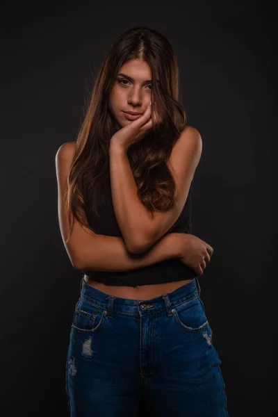 Attraente Bella Ragazza Posa Studio Mentre Agisce Seducente — Foto Stock