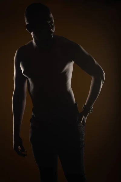 Sylwetka Portret Topless Czarny Mężczyzna Pozowanie Studio — Zdjęcie stockowe