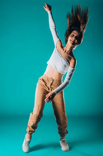 Fiatal Táncos Egy Kortárs Táncot Gyakorol — Stock Fotó