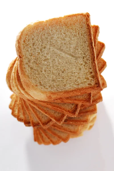 Sneetjes brood in houten kom — Stockfoto