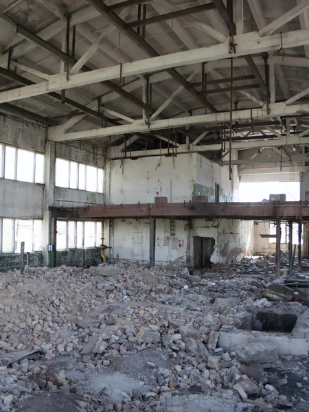 Vernietigd fabriek binnen — Stockfoto