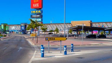 Ikea mağazasına giden yolun işareti. İspanya, Jerez, 16 Eylül 2025.