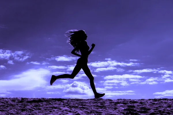 Силует дівчини бігун ефектні фільми — стокове фото