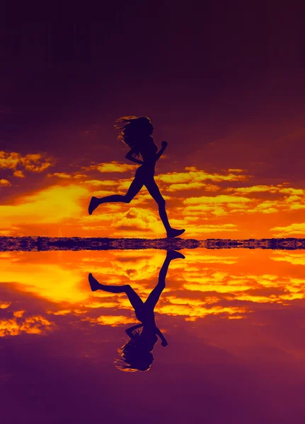 Sziluettjét női futó Stock Kép