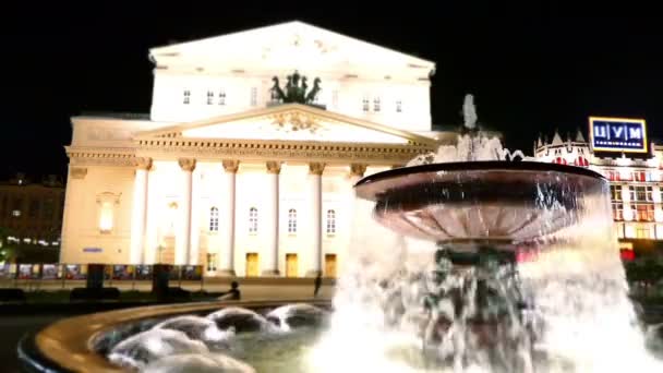Fontein en Bolshoi Theater verlicht in nacht, Moskou, Rusland — Stockvideo