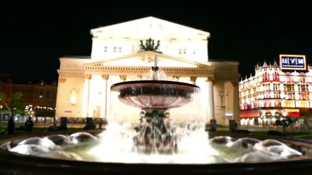 Fontana e Teatro Bolshoi illuminato nella notte, Mosca, Russia — Video Stock