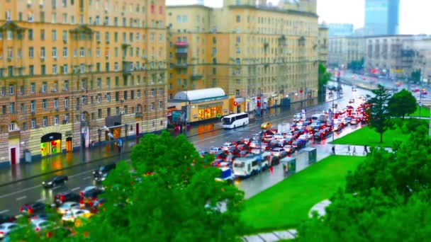 Urban road with cars and pedestrians Russia Moscow — Stock Video