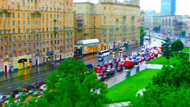 Urban road with cars and pedestrians Russia Moscow — Stock Video