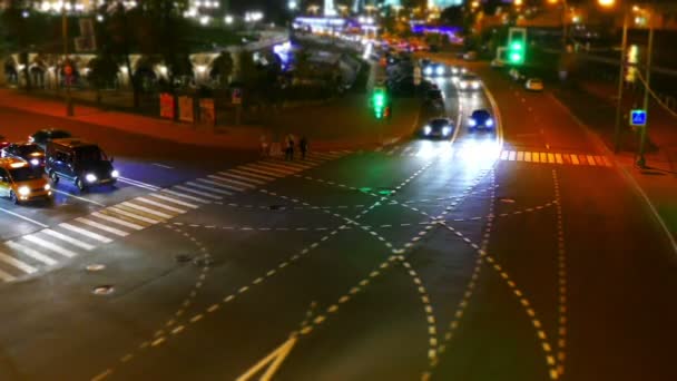 車と歩行者ロシア モスクワ都市道路 — ストック動画
