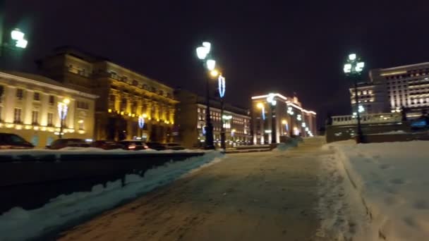 Moskou, Rusland-Jan 15, 2016: enorme kerst decoratie gemaakt van lichtjes werd geplaatst op Manezh plein voor het Kremlin. Hoogte is 11 m decoraties. — Stockvideo