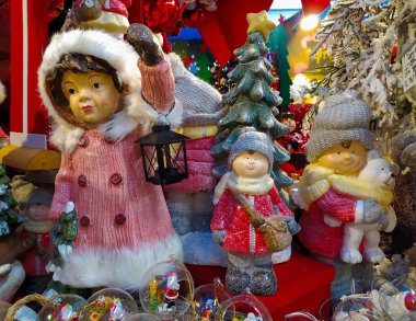 İtalya 'nın Alto-Adige kentindeki ünlü noel pazarında satılık oyuncaklar.