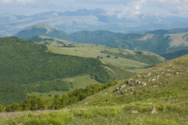 Sibillini dağının panoramik manzarası 