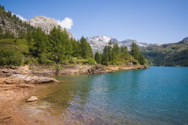 Piemonte 'de yapay barajlı Valle del Devero manzarası