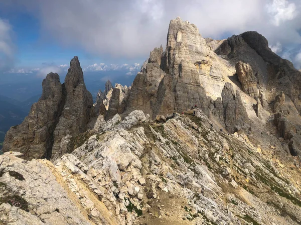Splendida Vista Del Latemar Sulle Dolomiti Con Montagne Rocciose Della — Foto Stock