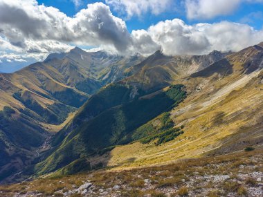 Monte Sibilla 'dan Monte Vettore' nin yaz manzarası, Marche bölgesi, İtalya