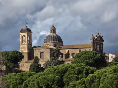 İtalya 'nın Viterbo kentindeki tarihi Kutsal Üçleme Kilisesi' nin (Chiesa della Santissima Trinit) manzarası yükseldi.