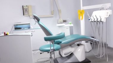 Dişçi koltuğu, diş sandalye hareket aşağı