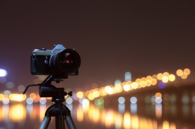 Dijital fotoğraf makinesi gece kenti.