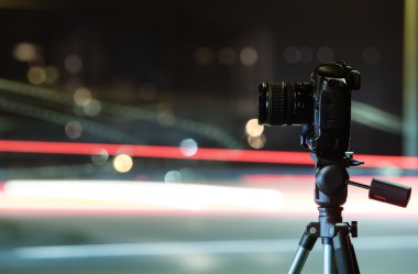 Dijital fotoğraf makinesi gece kenti.