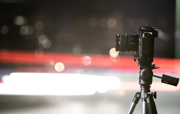 Cyfrowy aparat fotograficzny wgląd nocy miasto. — Zdjęcie stockowe