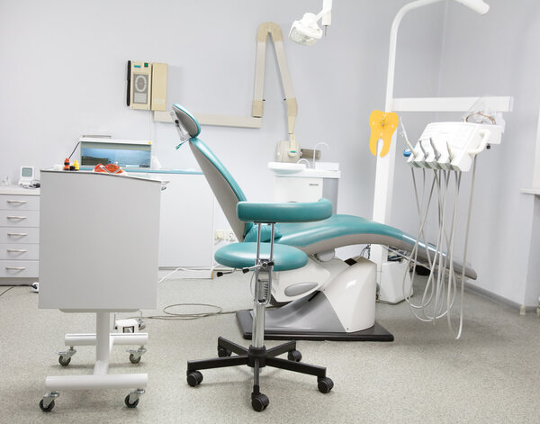 Стоматологический кабинет. Точка зрения пациента в кресле
.