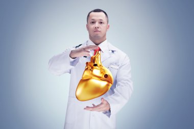 Elinde stetoskop ve altın kalp li doktor. Yüksek çözünürlük.