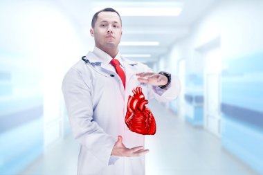 Doktor stetoskop ve bir hastane elinde kalp ile. Yüksek çözünürlük.