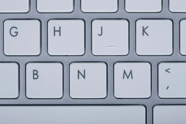 在蓝色背景上的计算机键盘 — 图库照片
