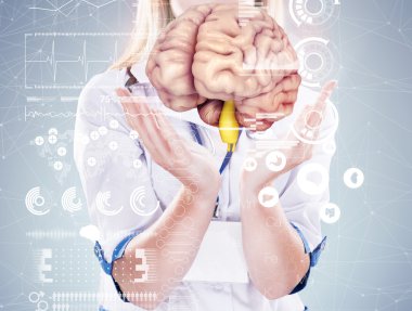 Çift Pozlama, Doktor steteskop ve elleri beyin ile . gri arka plan.