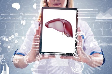 Çift pozlama, insan organları (karaciğer) tutan doktor ve tablet, gri arka plan.
