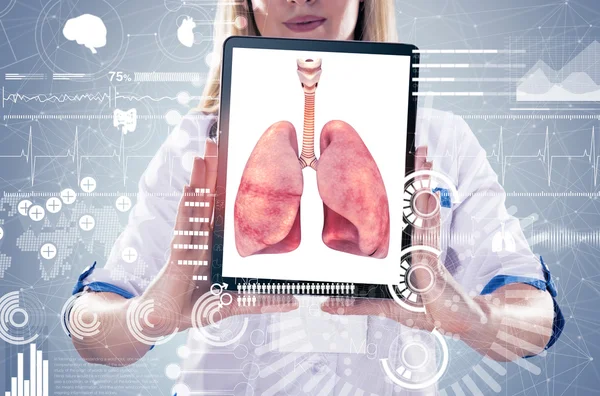 Doppelexposition, Arzt mit menschlichen Organen (Lunge) und Tablette, grauer Hintergrund. — Stockfoto