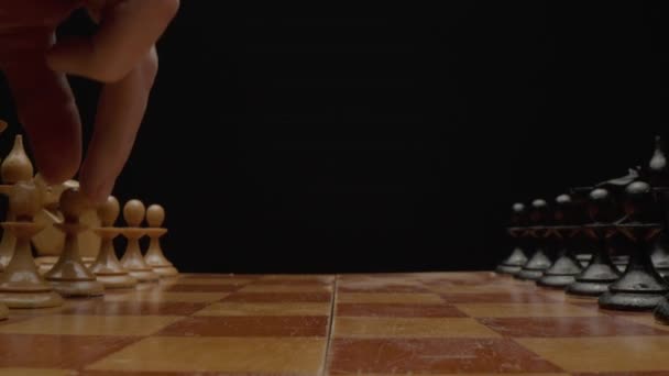 Yakın Plan Satranç Oyunu Satranç Tahtasındaki Oyundan Önce Hazırlanan Tahta — Stok video