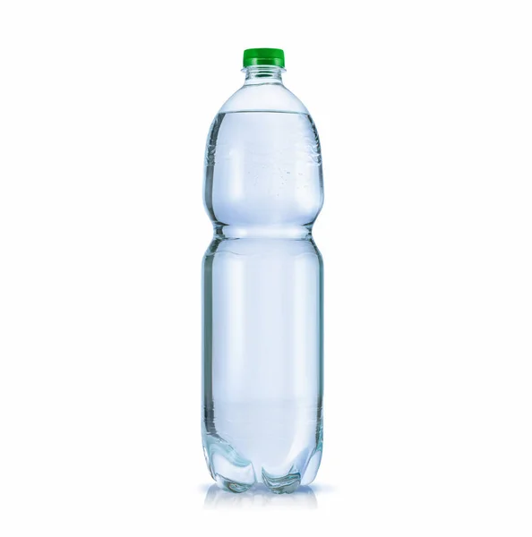 装纯净水的塑料瓶 矿泉水瓶的模型 在白色背景上隔离的瓶子 — 图库照片