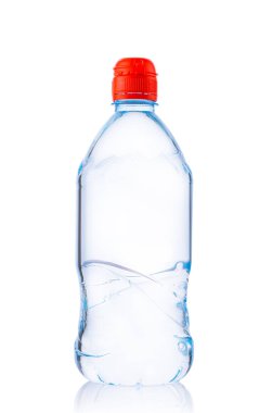 Beyaz arka planda izole edilmiş saf su için plastik beş litre şişe.